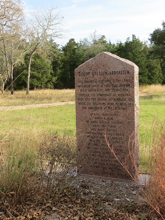 Monument dedicated to Gideon Lincecum that marks the beginning of a trail.